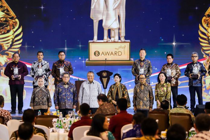 Dukung Stabilitas Keuangan dan Pertumbuhan Ekonomi Inklusif, BRI Raih Dua Penghargaan pada Bank Indonesia Awards 2024