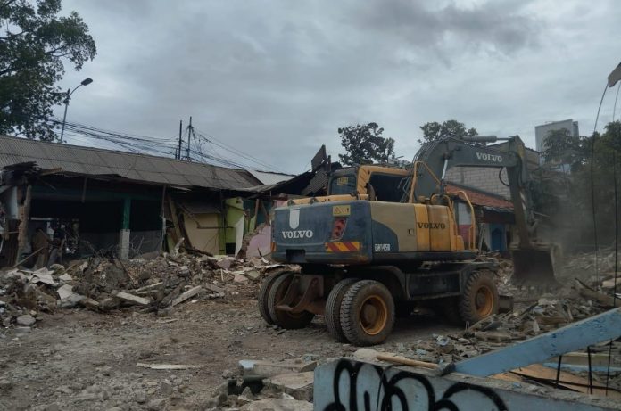 Lebarkan Jalan Bagi Pengendara, Pemkab Bogor Bongkar Bangunan di Cibinong