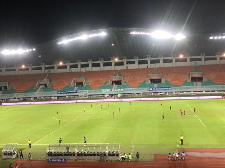 Bermain Sengit, Dewa United FC Imbang 1 – 1 Atas PS Barito Putera di Stadion Pakansari