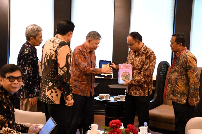 Dukung SDM Koperasi Unggul, Kemenkop Dorong IKOPIN University Jadi BLU