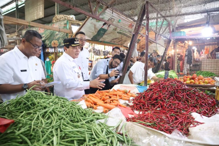 Pemkab Bogor Operasi Pasar di Cigombong