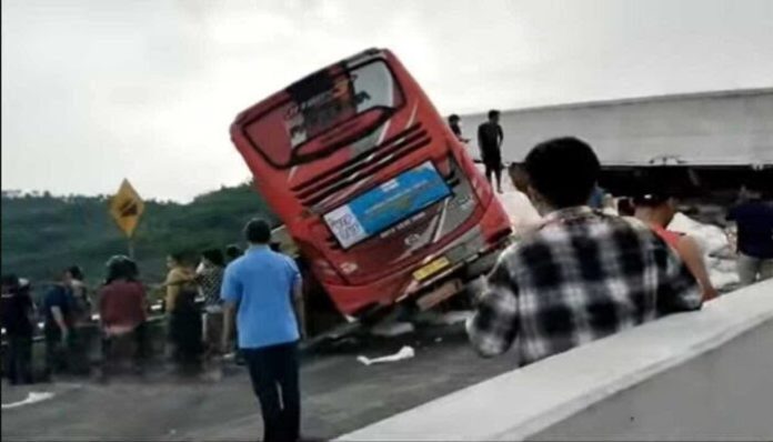 Bus Rombongan Siswa Darul Quran Mulia Bogor Kecelakaan di Malang