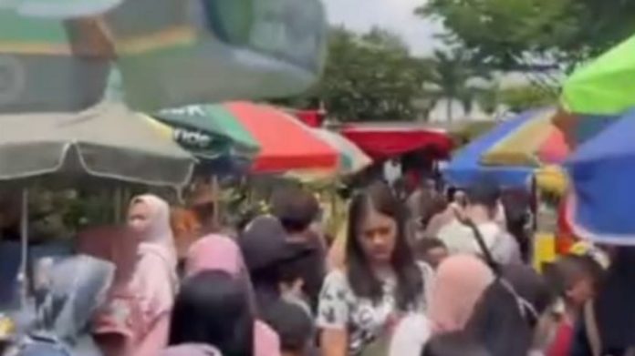 Wamendagri Bima Arya Repost Video Viral Alun-alun Kota Bogor Semrawut. Pak Pj Walikota Gimana Nih?