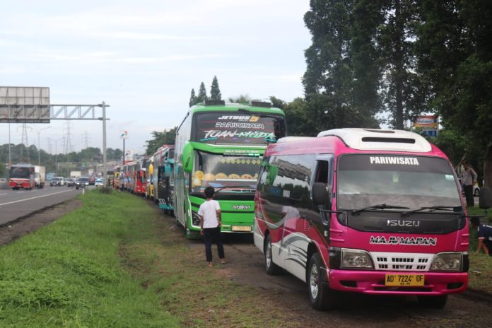 Bus Jalur Alternatif Puncak