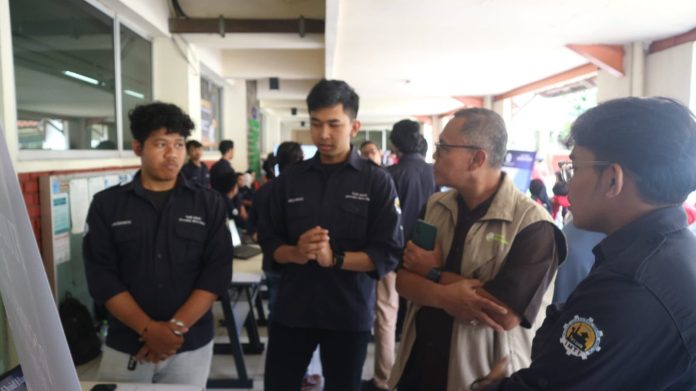 Mahasiswa Teknik Industri Universitas Mercu Buana Perkenalkan Inovasi Fluid oil Handling Distribution di Pameran PASTI