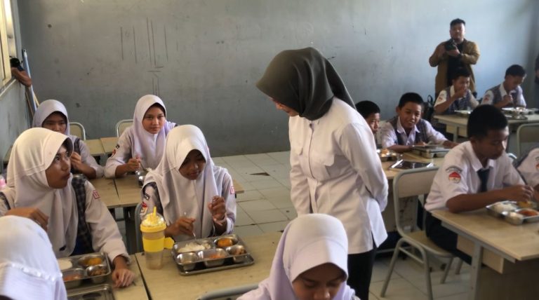 Beri Perhatian Khusus, Presiden Prabowo Minta Program Makan Bergizi Gratis Diawasi Agar Berjalan dengan Baik 