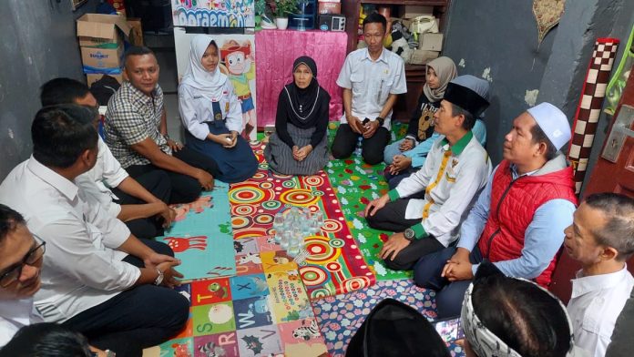 BAZNAS Kota Bogor Berikan Santunan untuk Keluarga Penjaga Sekolah SMPN 3 Kota Bogor yang Meninggal Saat Shalat