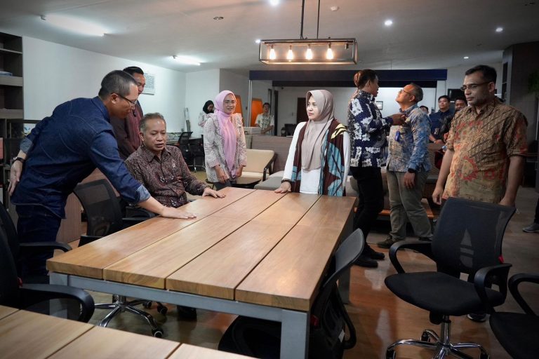 Kemenkop Jajaki Kemitraan Strategi Koperasi dengan BMN Dukung Kemajuan Industri Furnitur Nasional