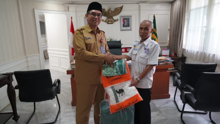 Berdedikasi Tinggi, Guru Inspirasi dari SLB Mekarsari 1 Cibinong Diganjar Hadiah Umroh oleh Pemkab Bogor