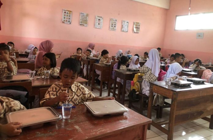 Demi Nunggu Pejabat Datang, Siswa SDN Cipayung 1 Cibinong Rela Nahan Lapar Hingga Jam Istirahat