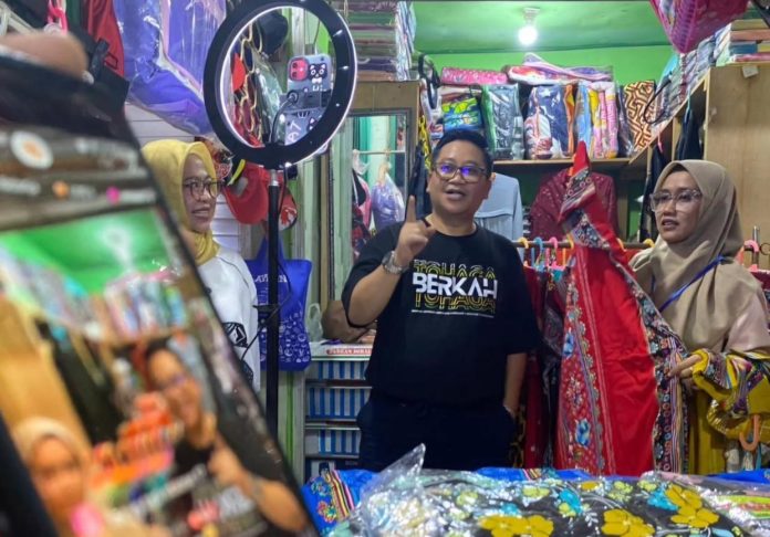 Tingkatkan Jumlah Pembeli, Dirut Perumda Pasar Tohaga Ajak Pedagang Live Tiktok Shop