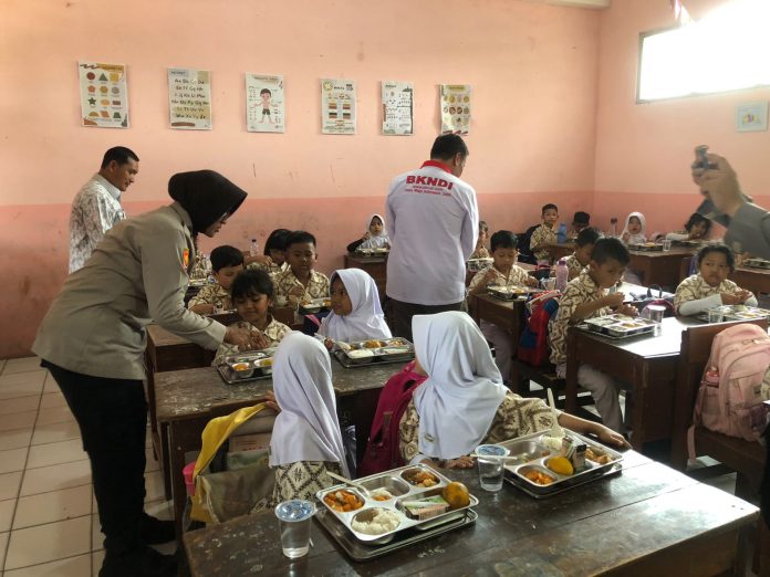 BKNDI Bagikan 1000 Porsi Makan Bergizi Gratis untuk Siswa di SDN Cipayung 1 Kabupaten Bogor