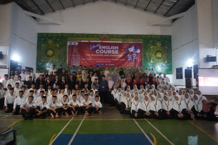 Penutupan Intensive English Course di Pesantren Modern Ummul Quro Al-Islami