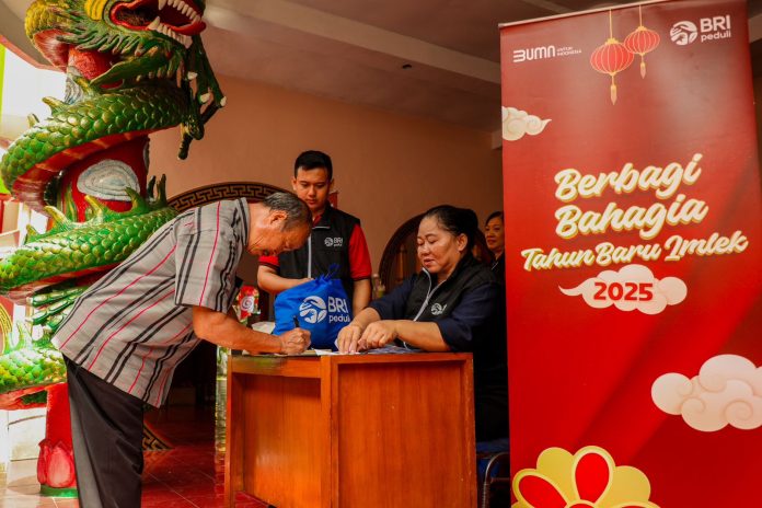 Semangat Berbagi di Tahun Baru Imlek 2025, BRI Peduli Salurkan Bantuan Sembako Bagi Warga di Tangerang dan Singkawang