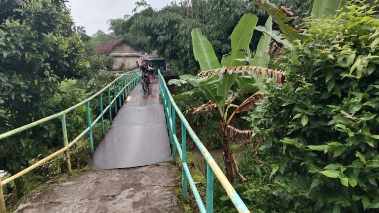 Jembatan Rawayan Kampung Kidul Diabaikan Pemerintah