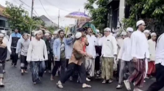 Ribuan Jemaah Iringi Pemakaman Habib Abdullah bin Husein Keramat Empang Bogor