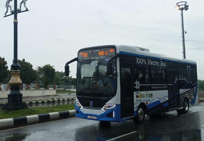 Bus Cibinong-Puncak