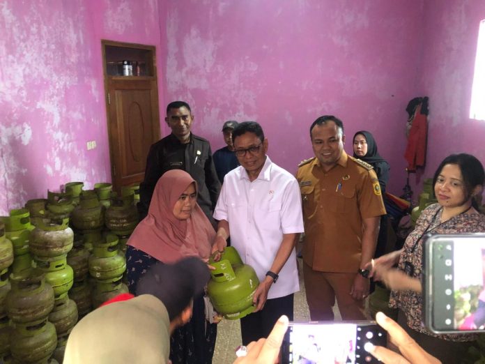 Warga Babakan Madang Mengeluh Kesulitan Mendapatkan Gas LPG 3 Kg di Hadapan Wamen ESDM