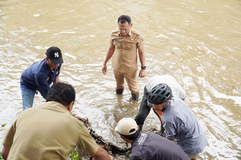 Tindaklanjuti Instruksi Presiden, Pemkot Bogor Bersihkan Sungai Cipakancilan