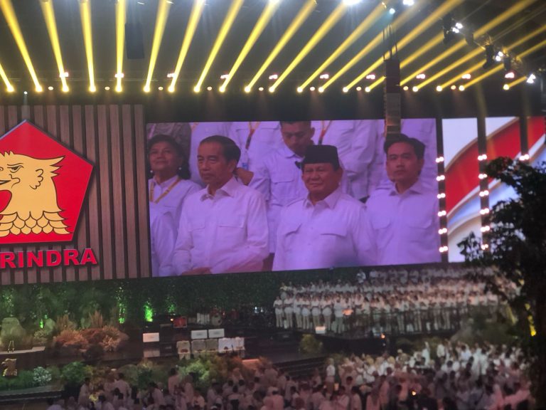 Presiden Prabowo Didampingi Jokowi Disambut Meriah Ribuan Kader Gerindra di SICC Bogor