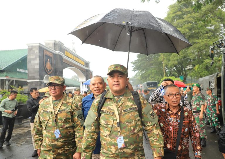 Berbaju Loreng, Rudy Susmanto Ikuti Retreat Kepala Daerah Se-Indonesia di Akmil Magelang