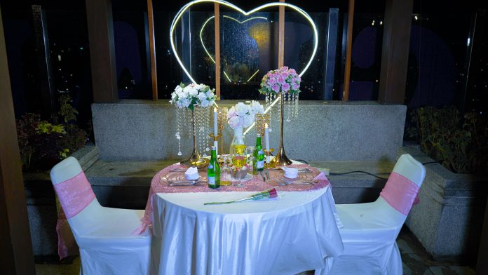 Dinner Romantis di Rooftop