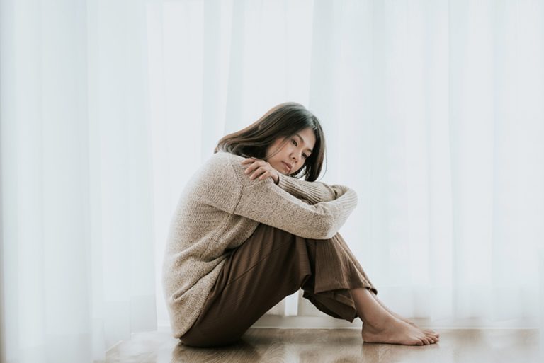 Fenomena FoMO: Ketika Media Sosial Mengendalikan Hidup