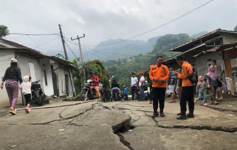 Sejumlah Rumah Warga Dekat Kediaman Presiden Prabowo Terdampak Pergeseran Tanah, Minta Segera Direlokasi