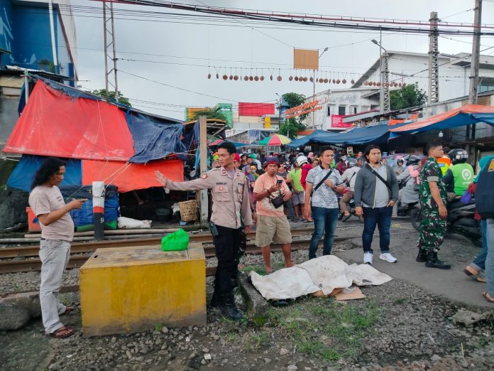 Kecelakaan Tragis! Seorang Wanita Tewas Tertabrak Kereta di Perlintasan Jalan Ardio