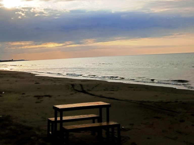 Senja di Pantai Ulee Lheue, Banda Aceh