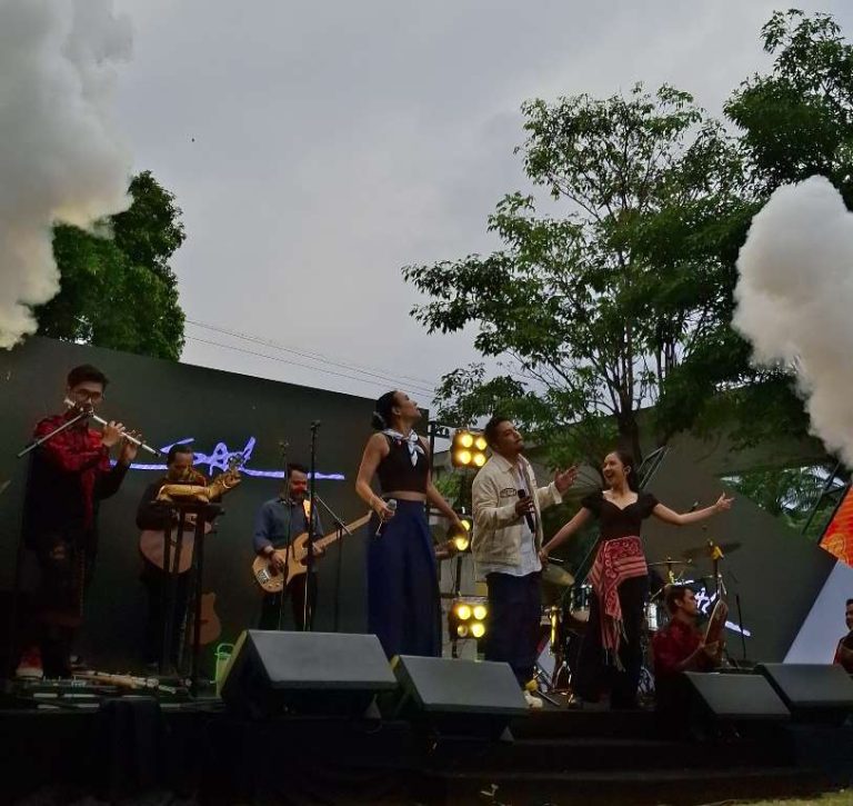 Perjalanan Berkesan: Menonton Sal Priadi di TMII