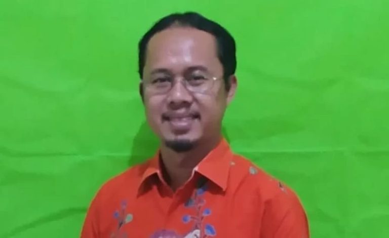 Mendidik dengan Hati, Mengabdi dengan Aksi: Dedikasi Muh. Faturokhman untuk Mahasiswa dan Masyarakat