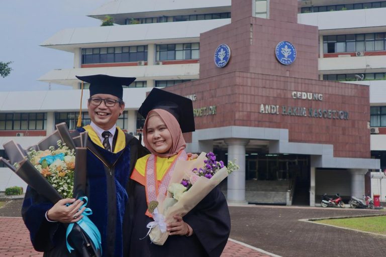 Najmia Fathia: Dari Kesenangan Berkomunikasi hingga Menjadi Akademisi