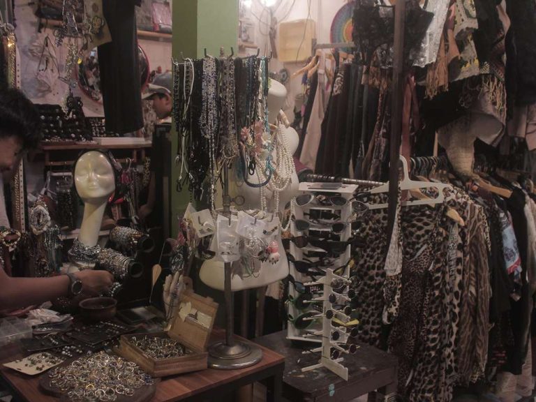 Perjalanan ke Pasar Santa Pusat Barang Vintage