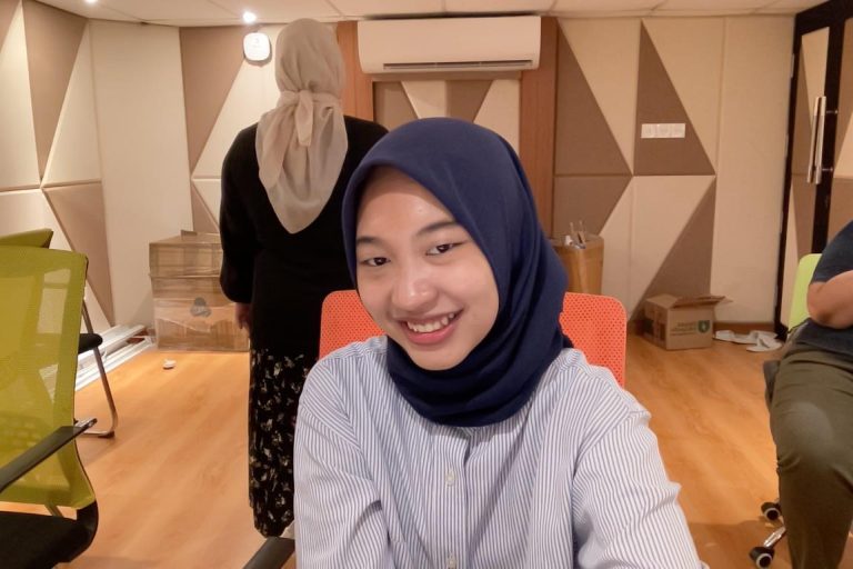 Pendidikan sebagai Pilar Karier: Perjalanan dari Akademisi ke Dunia Kepenulisan