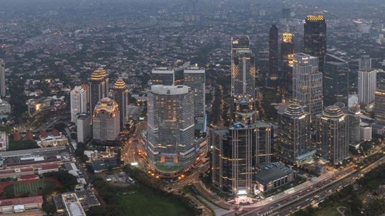 Sehari di SCBD: dari Kuli Konten ke Kuli Kantoran