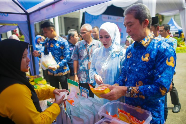 Dedie Rachim Borong Produk UMKM di Balkot Ramadhan Fest 2025