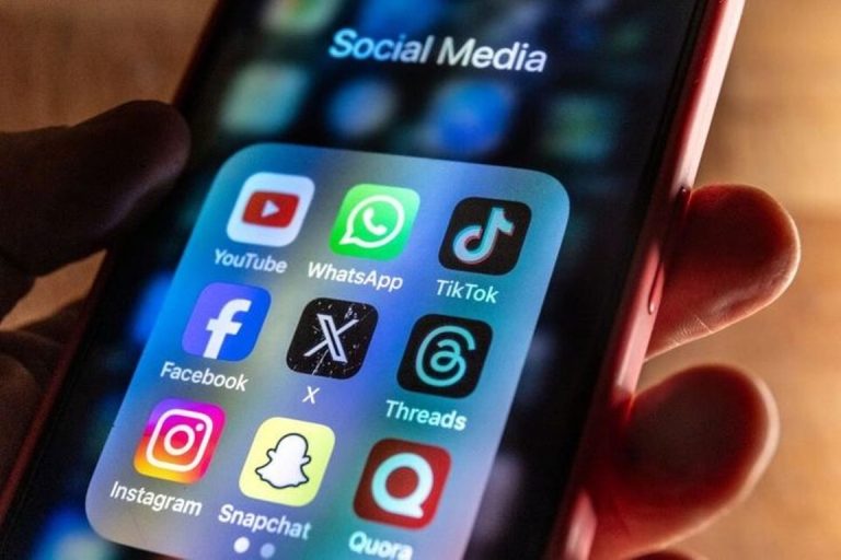 Pengaruh Komunikasi Digital dan Fenomena Echo Chamber Terhadap Pembentukan Opini Publik