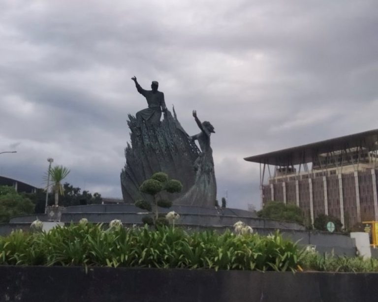 Setahun Menjadi Musafir: Perjalanan Darat Melintasi Sumatera