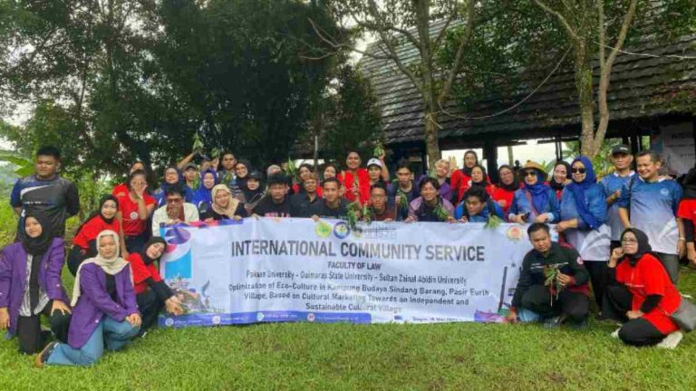 Fakultas Hukum Universitas Pakuan Sukses Gelar PKM Internasional di Kampung Budaya Sindang Barang