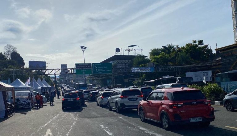 36 Ribu Kendaraan Masih Padati Kawasan Puncak Bogor Pada Momen H+4 Libur Lebaran
