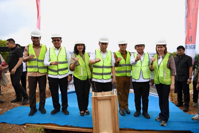 Menkop Lakukan Groundbreaking Pembangunan Kantor Pusat KSP TLM Indonesia di NTT