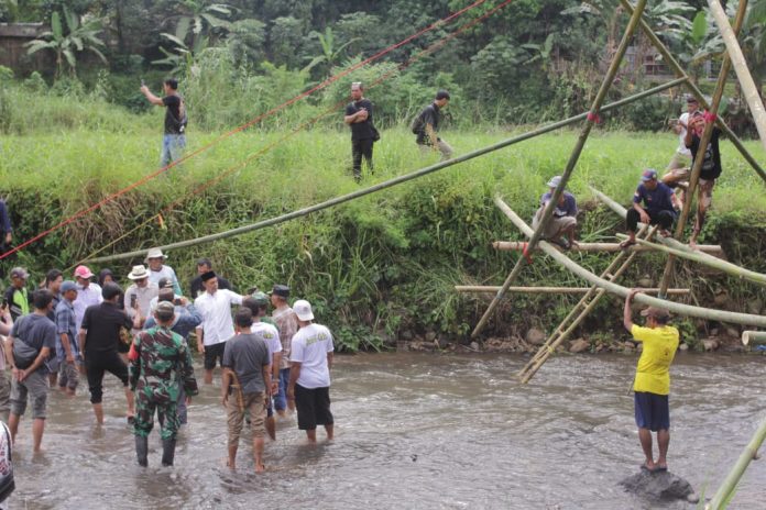 Akses Warga Dramaga Terputus, Pemkab Bogor Bangun Jembatan Penghubung Sementara 