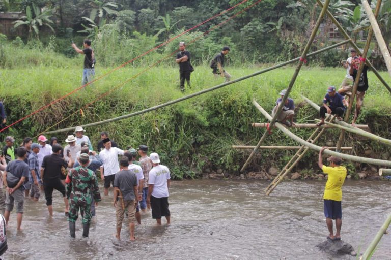 Akses Warga Dramaga Terputus, Pemkab Bogor Bangun Jembatan Penghubung Sementara 