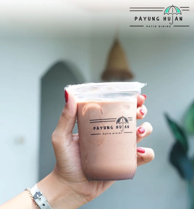 Payung Hujan Patio Dining Tawarkan Promo Es Kopi Rp 15.000