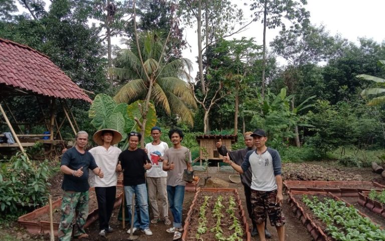 Besok Hari Bumi Sedunia, Kelompok Nusa Tani Tanam Ratusan Pohon