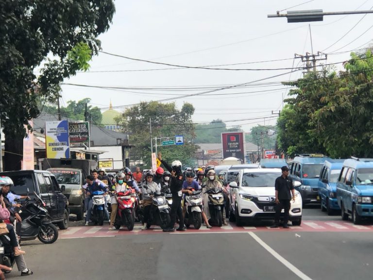 Kirab Mahkota Binokasih di Cibinong Sempat Bikin Macet Panjang, Pengendara Tertahan Selama Satu Jam