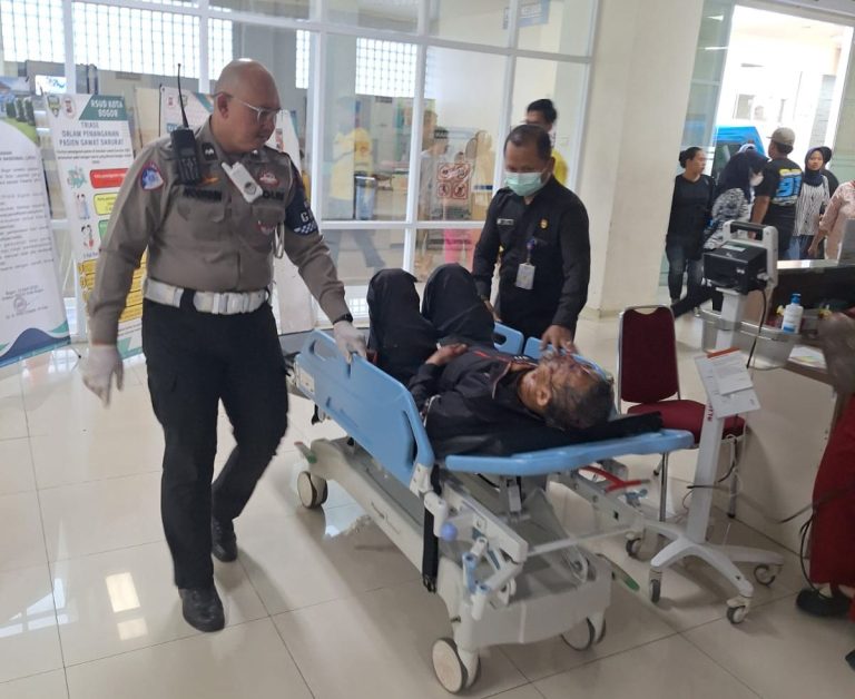 Gara-gara Micro Sleep, Pengendara Motor Tabrak Trotoar di Jalan Sholeh Iskandar