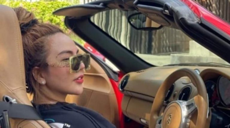 Mengintip Koleksi Mobil Mewah Lisa Mariana di Tengah Kontroversi