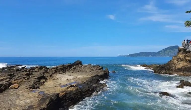 Menjelajahi Pelabuhan Ratu